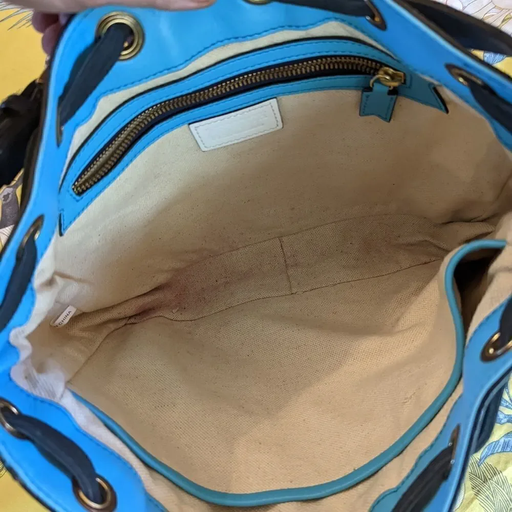 𝅺meredith Wendel powder blue and black pebbled leather bag euc